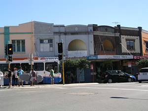 Bus at Denham Street - Bondi Road - Rounded corner curve for trams